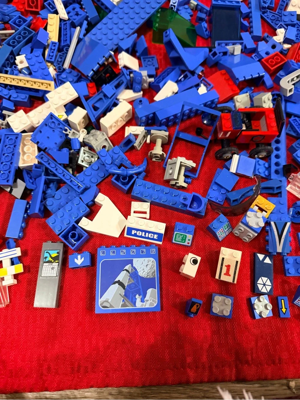 Legos mixed lot 4.9 lbs with Minecraft minifigures